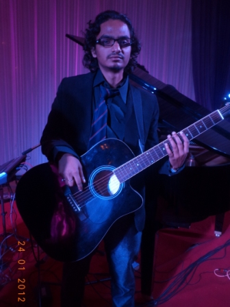 male guitar players kolhapur